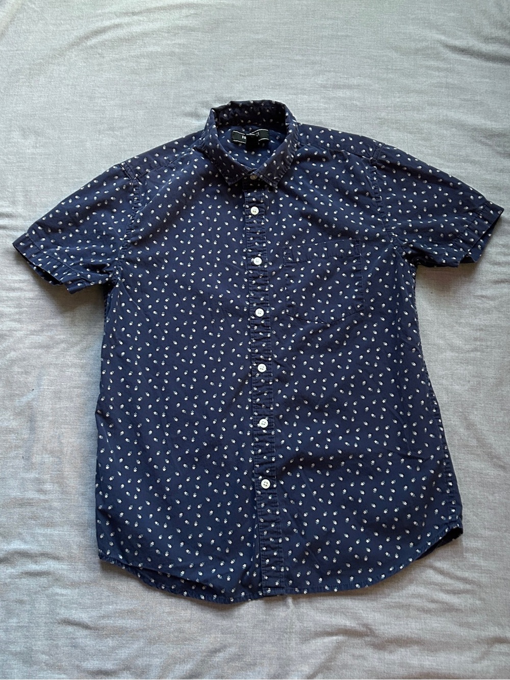Forever 21 Men’s Short Sleeve Button Down Casual Shirt